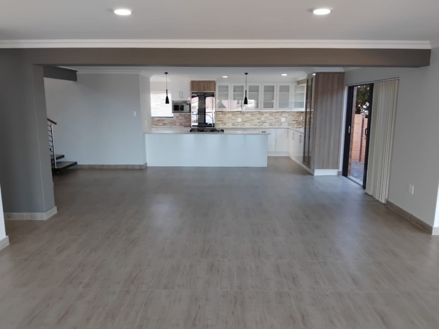 4 Bedroom Property for Sale in Wavecrest Eastern Cape